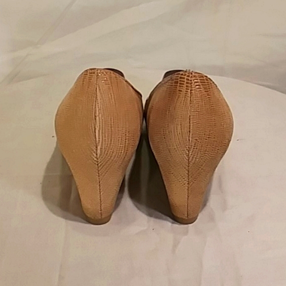 🔥 NWT  Stuart Weitzman Tan textured Leather With Tortoiseshell Buckle Shoes - Picture 8 of 16